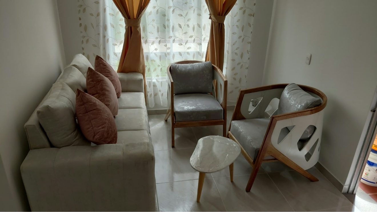 Entrega real de muebles a cliente de Elegant House, foto 13 de 16