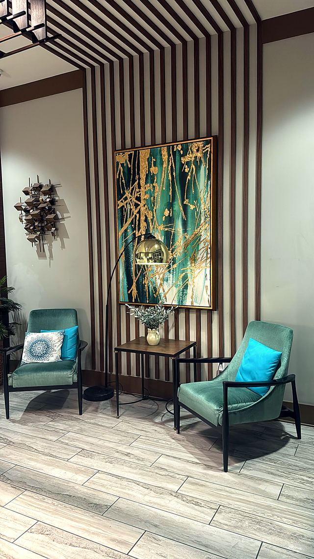Diseño de referencia 22: Poltronas verde azulado con arte dorado